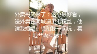 大胡子哥郊外让女友给自己吃鸡