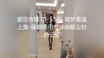 8月新流出私房大神极品收藏商场女厕全景后拍系列裤脚开叉牛仔裤靓妹性感的蜜桃臀