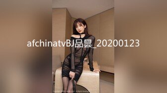 绿帽找黑祖宗操大奶媳妇 老婆舒服吗 貌似还没有完全适应这个大尺寸 要慢慢抽插